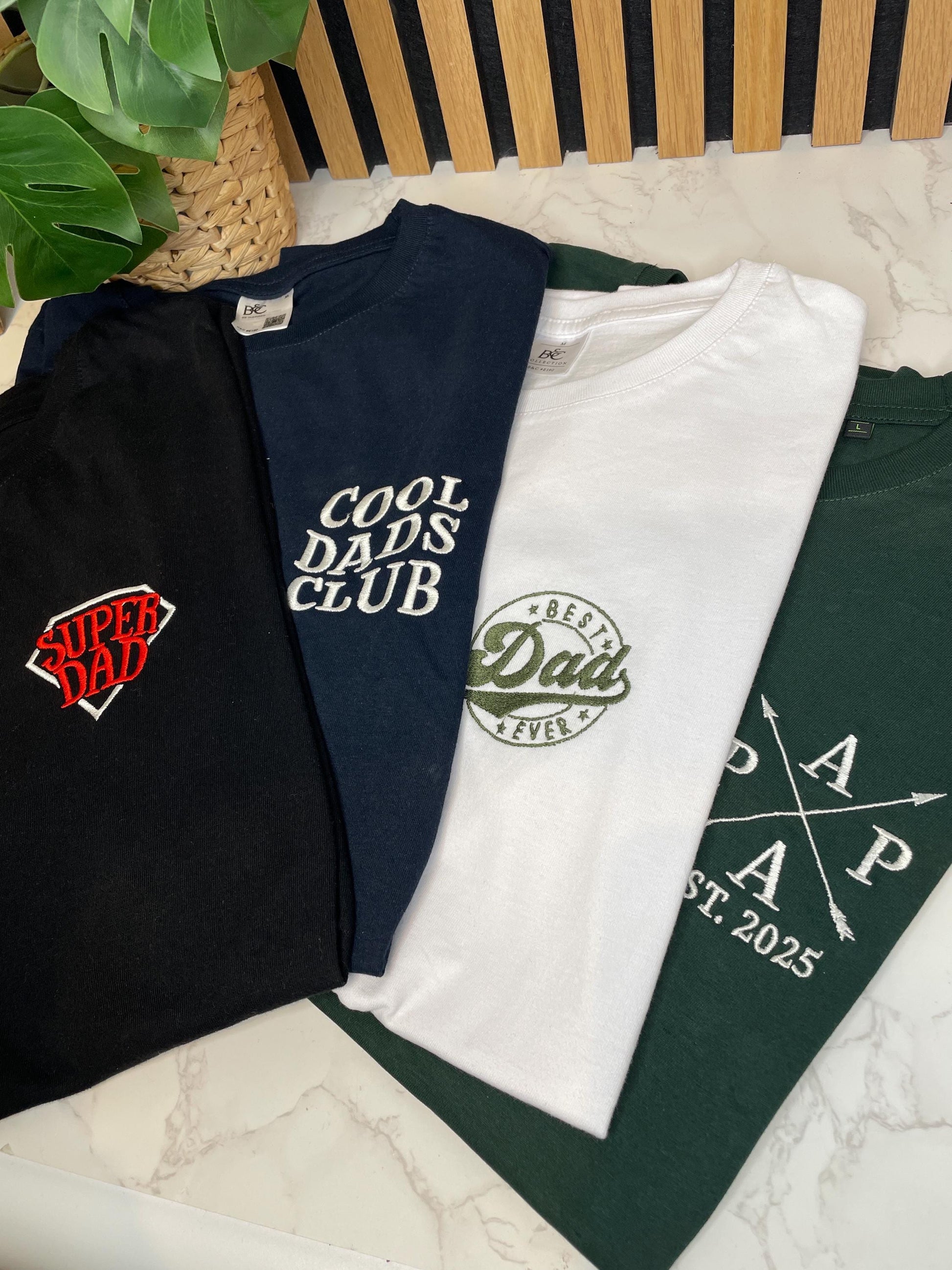 Besticktes Papa T-Shirt – personalisiert mit Kindernamen | Geschenk zum Vatertag, Geburtstag & Weihnachten