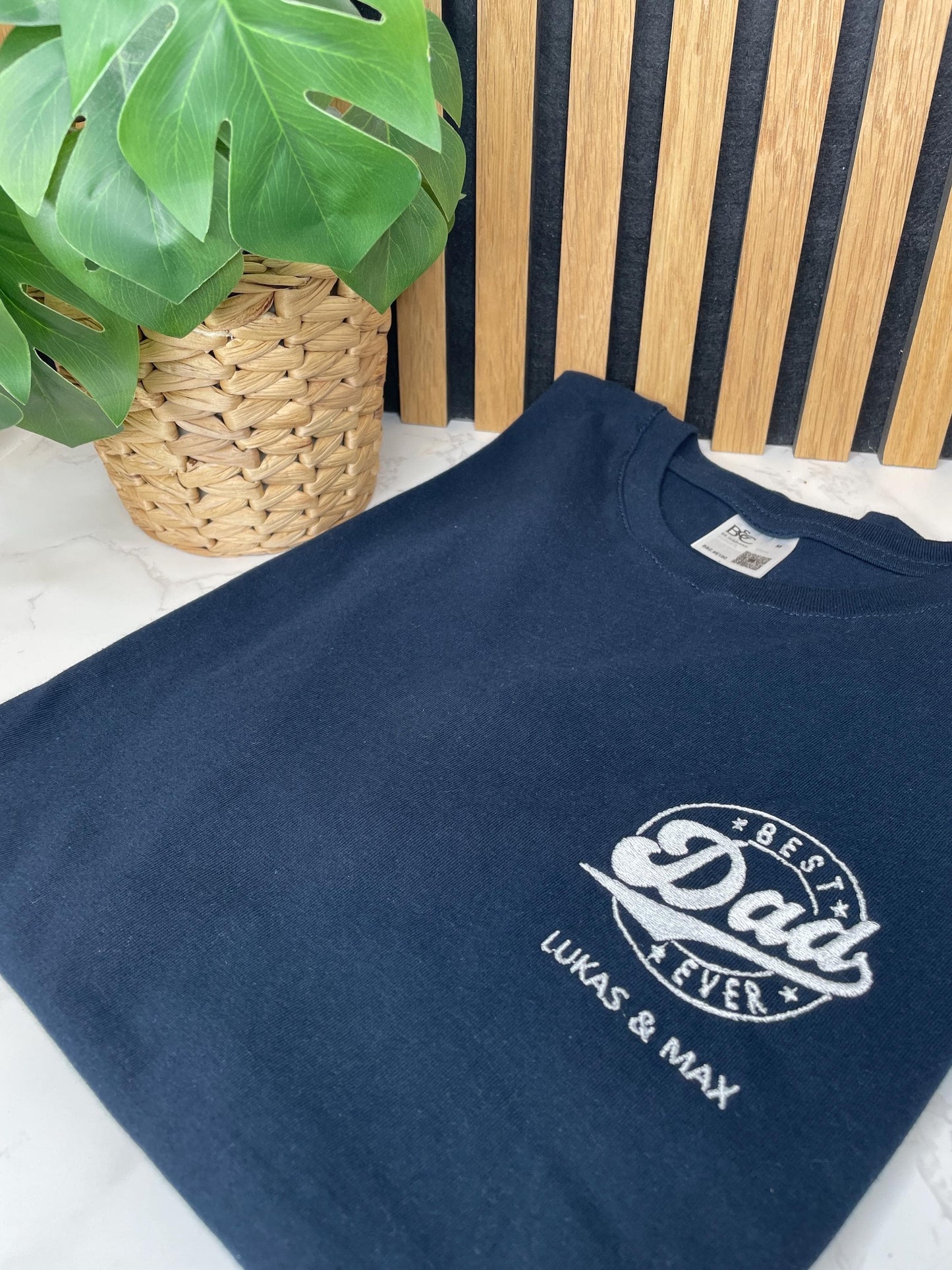 Besticktes Papa T-Shirt – personalisiert mit Kindernamen | Geschenk zum Vatertag, Geburtstag & Weihnachten