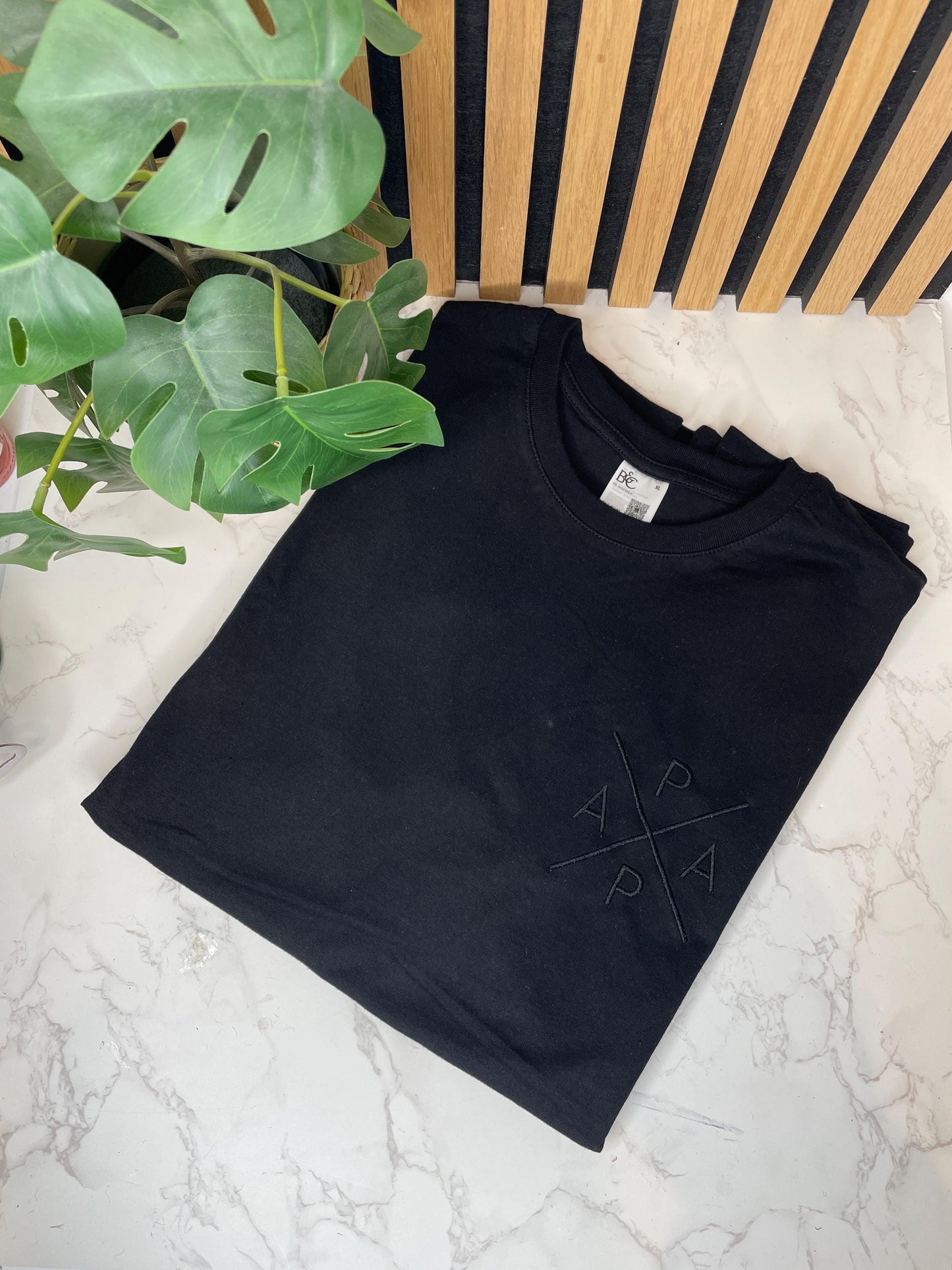 Besticktes Papa T-Shirt – personalisiert mit Kindernamen | Geschenk zum Vatertag, Geburtstag & Weihnachten