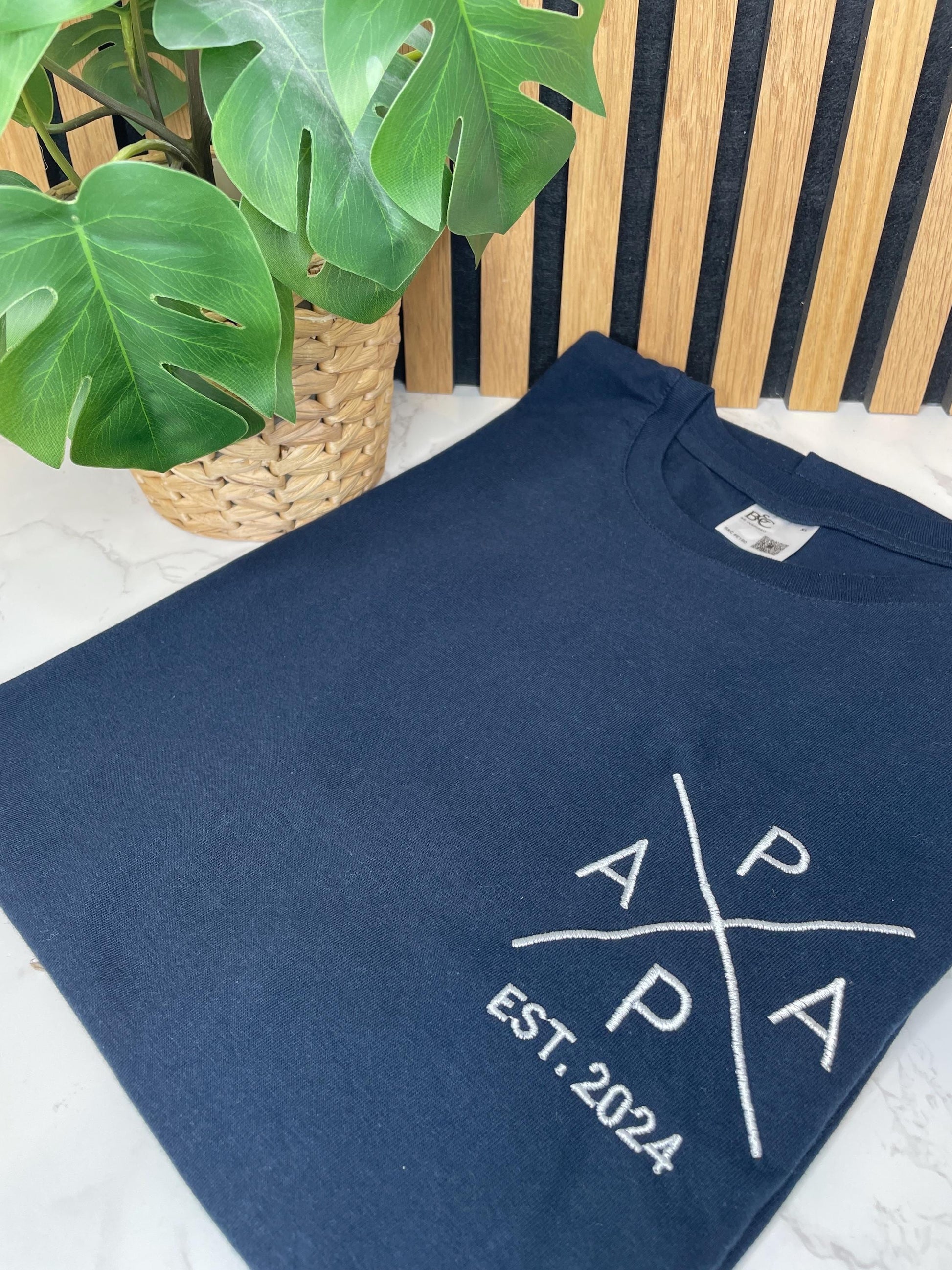 Besticktes Papa T-Shirt – personalisiert mit Kindernamen | Geschenk zum Vatertag, Geburtstag & Weihnachten