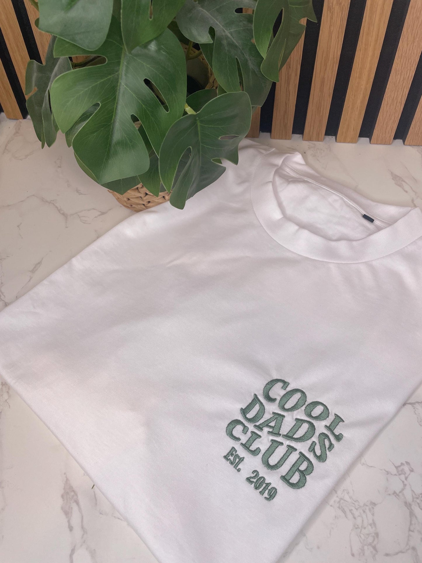 Besticktes Papa T-Shirt – personalisiert mit Kindernamen | Geschenk zum Vatertag, Geburtstag & Weihnachten
