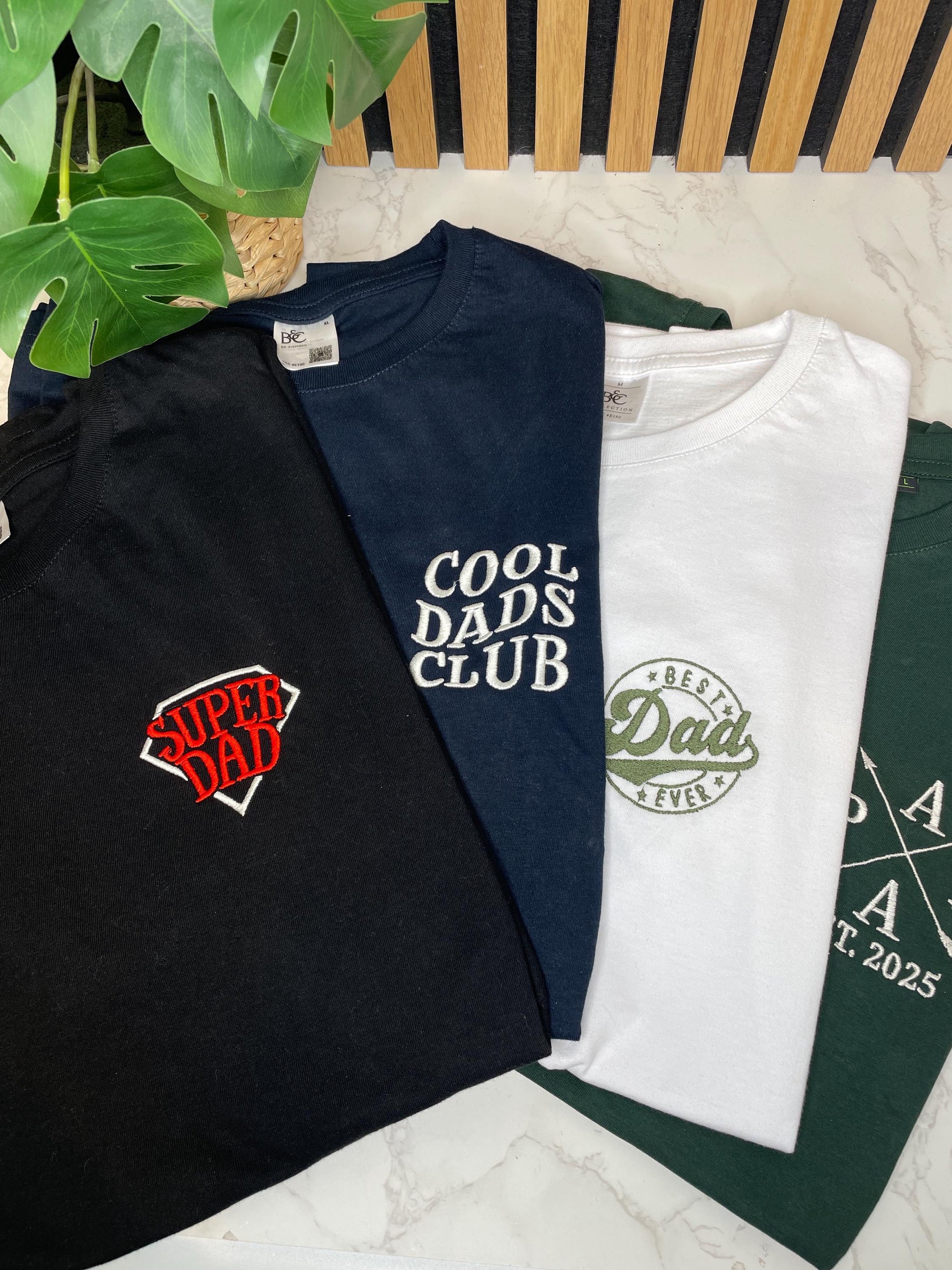 Besticktes Papa T-Shirt – personalisiert mit Kindernamen | Geschenk zum Vatertag, Geburtstag & Weihnachten