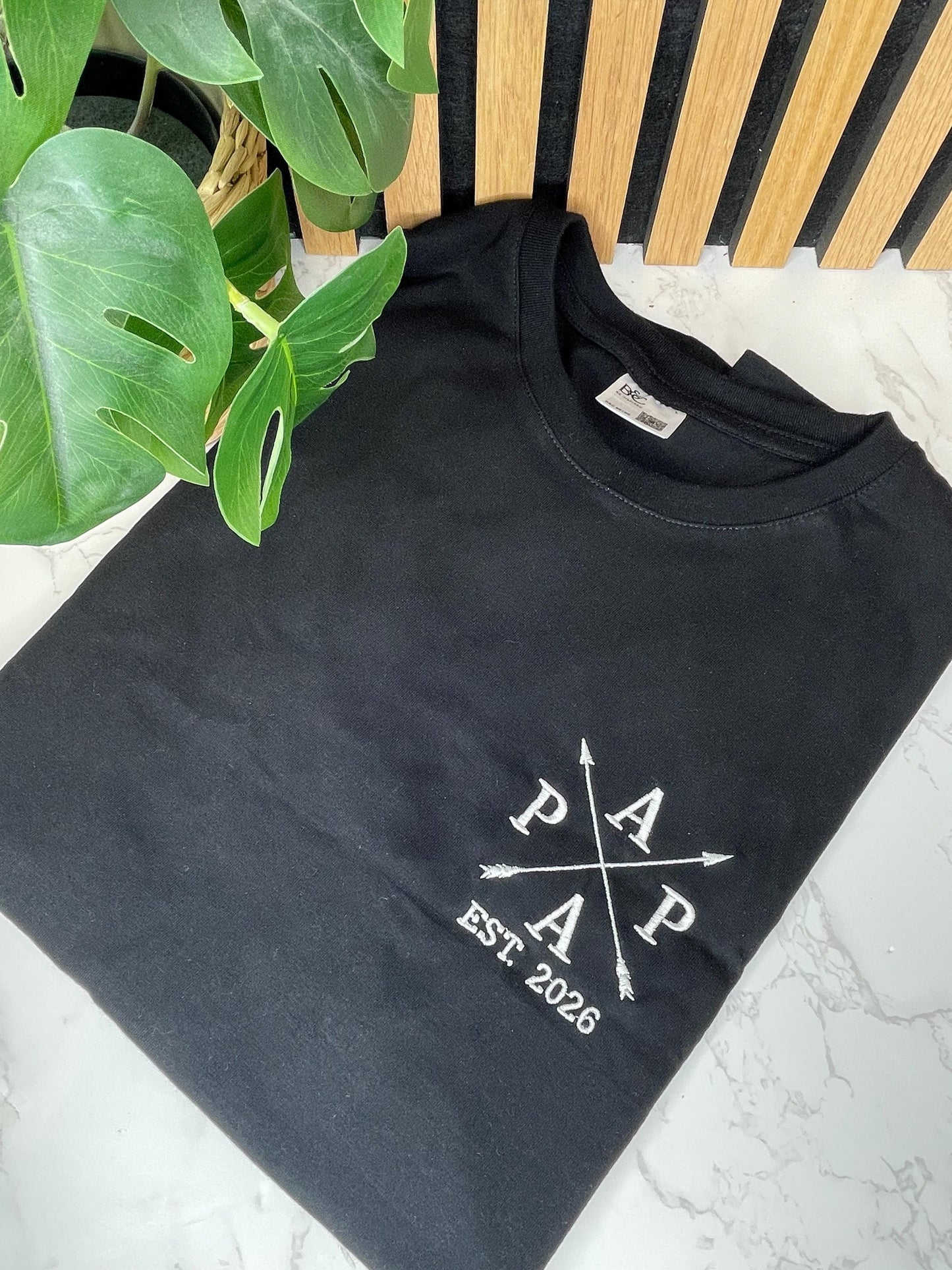 Besticktes Papa T-Shirt – personalisiert mit Kindernamen | Geschenk zum Vatertag, Geburtstag & Weihnachten