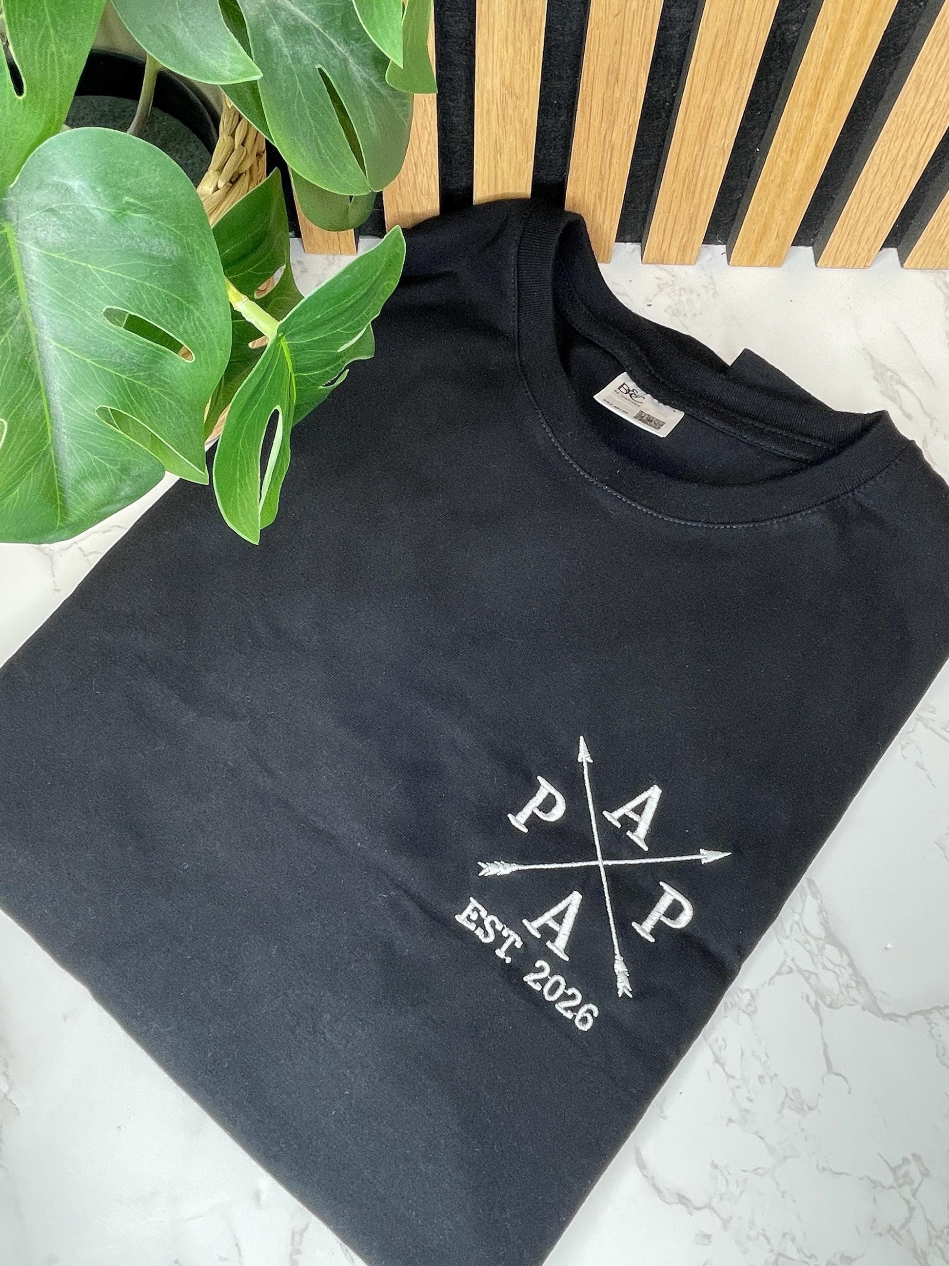 Besticktes Papa T-Shirt – personalisiert mit Kindernamen | Geschenk zum Vatertag, Geburtstag & Weihnachten