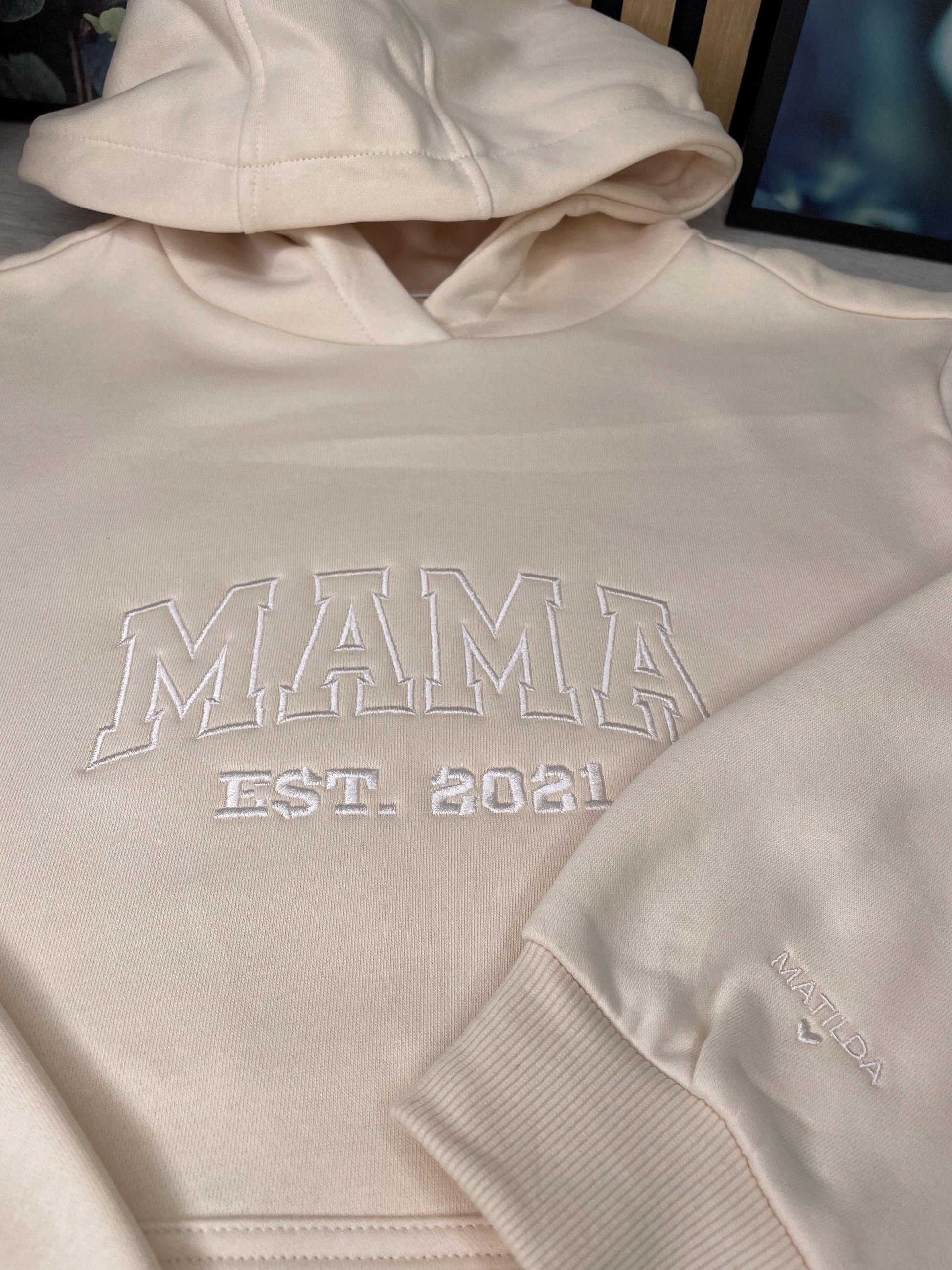 Personalisierter MAMA Hoodie – bestickt mit Kindernamen & Geburtsjahr | Kuscheliger Hoodie