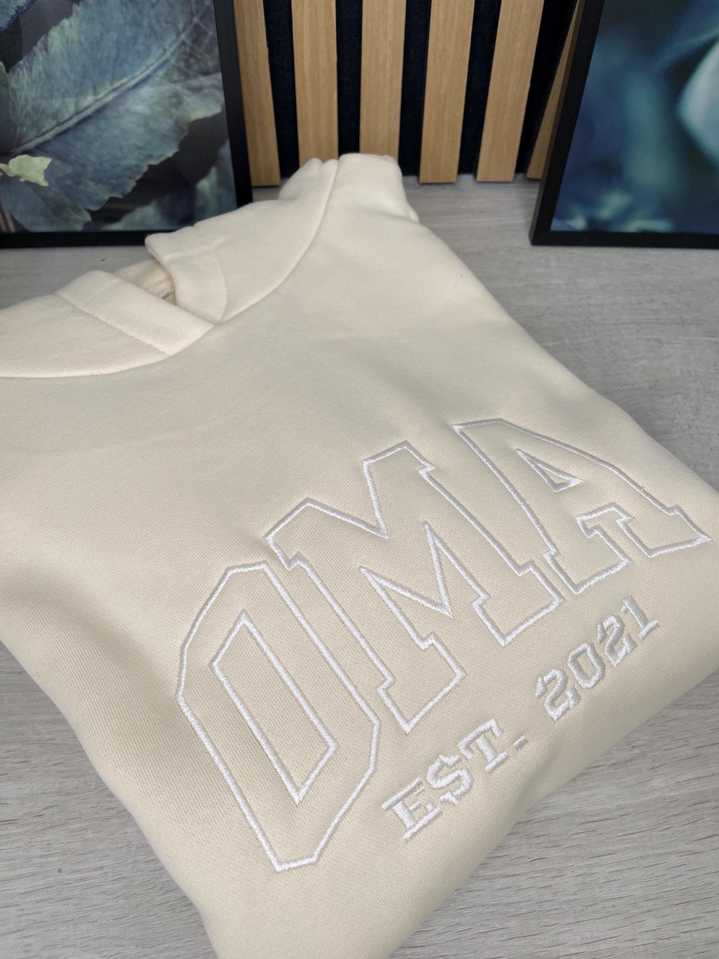 Personalisierter OMA oder OPA Hoodie – bestickt mit Enkelnamen & Geburtsjahr | Kuscheliger Familienhoodie