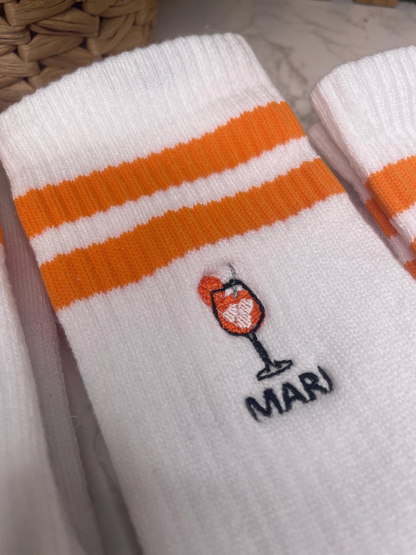 Personalisierte Aperol-Socken mit Namen – bestickt & individuell