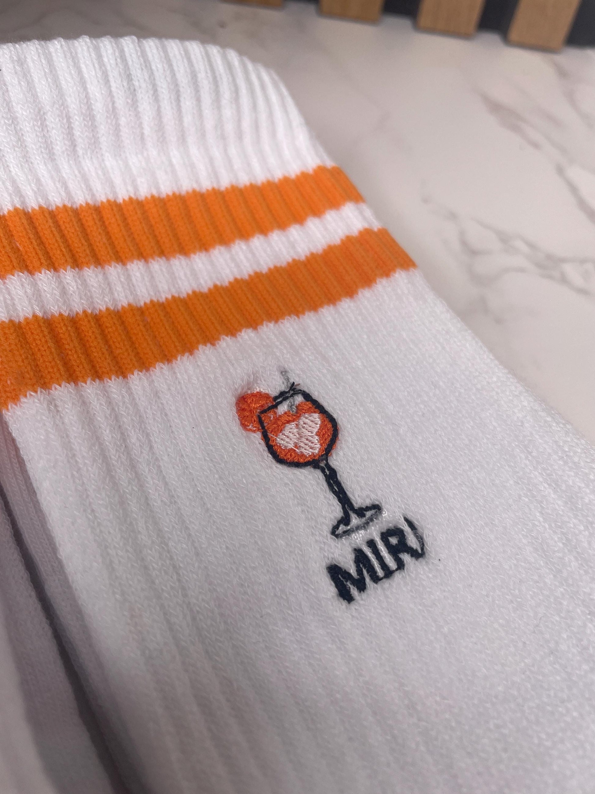 Personalisierte Aperol-Socken mit Namen – bestickt & individuell