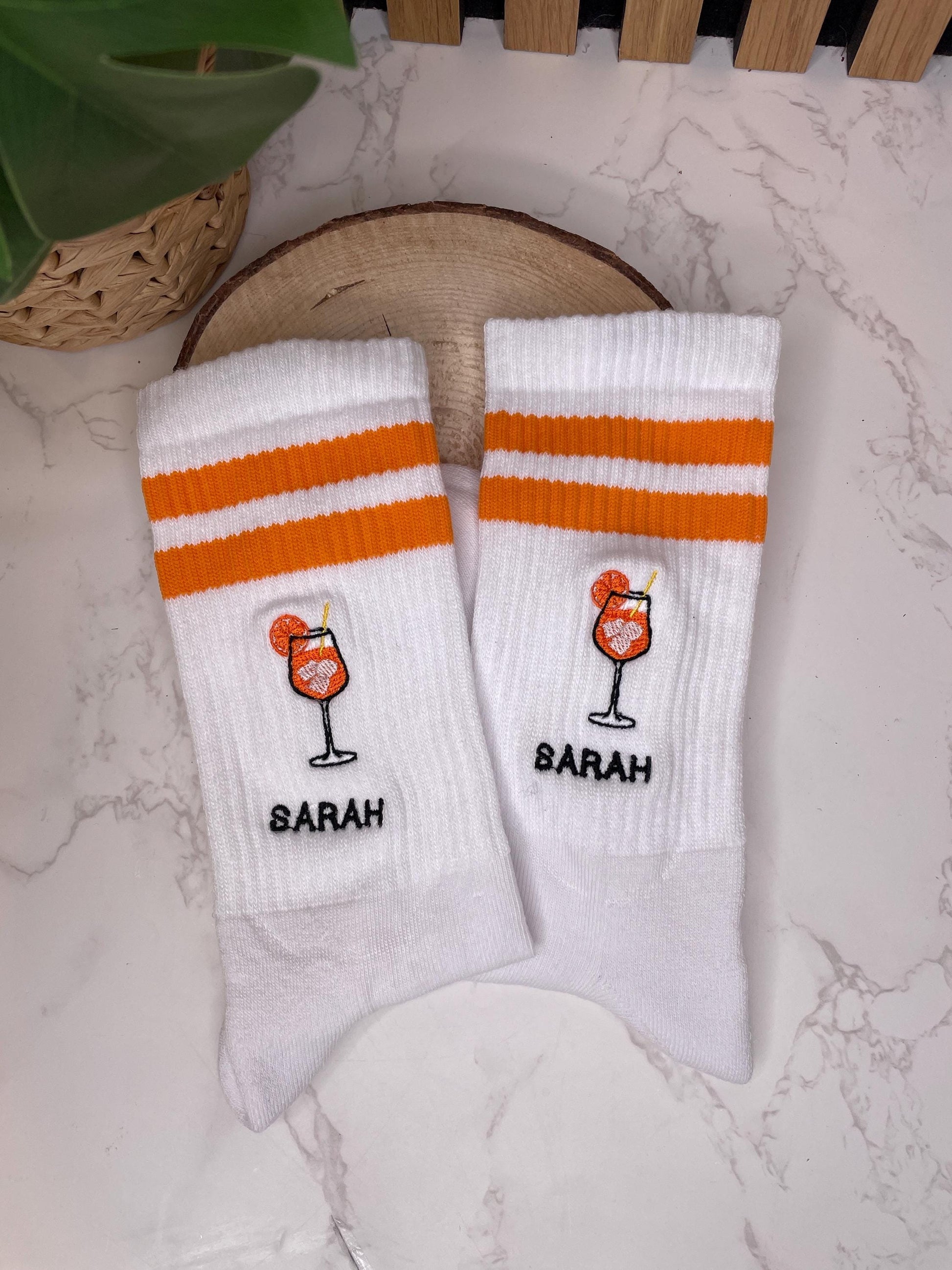 Personalisierte Aperol-Socken mit Namen – bestickt & individuell