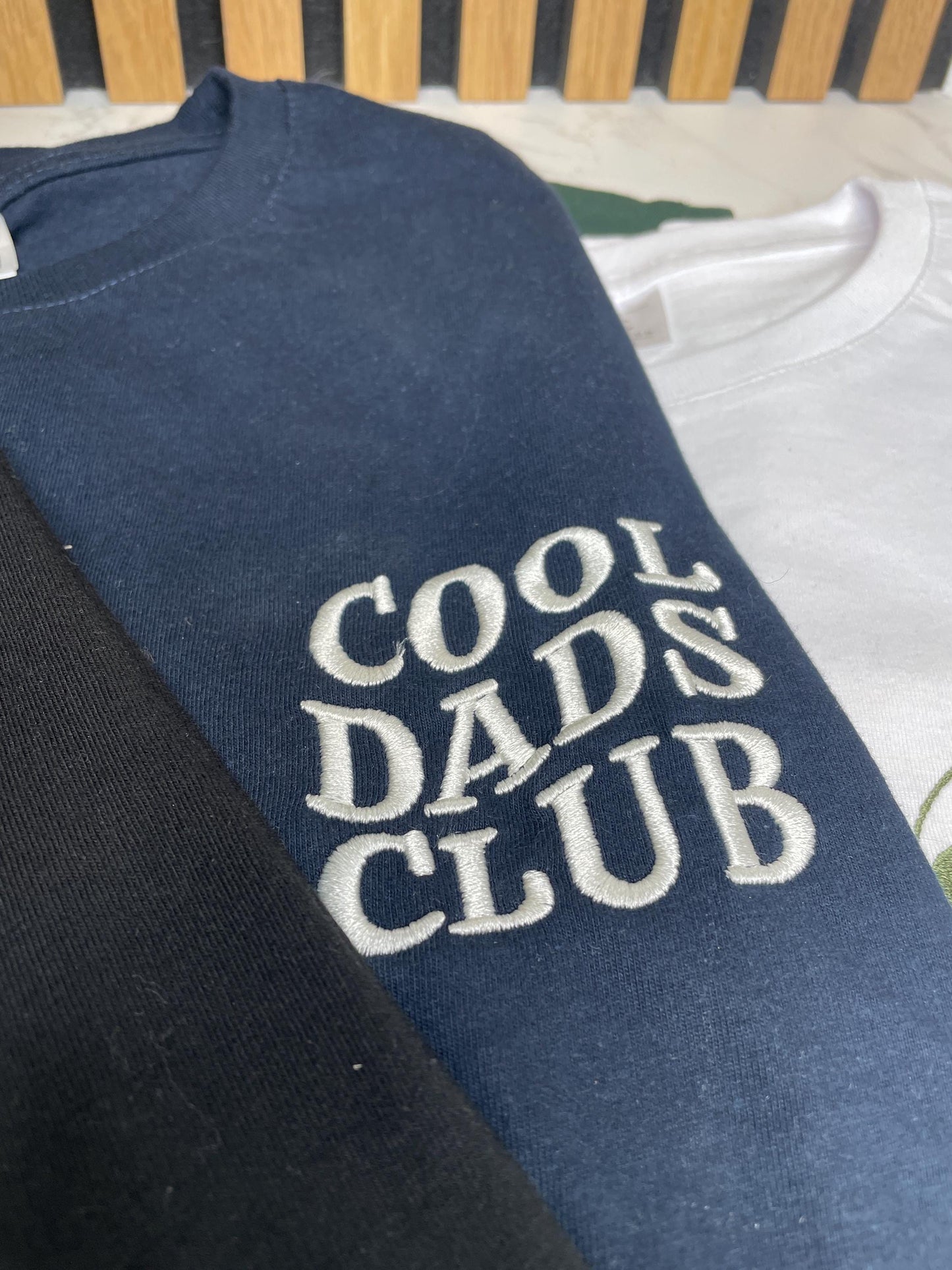 Besticktes Papa T-Shirt – personalisiert mit Kindernamen | Geschenk zum Vatertag, Geburtstag & Weihnachten