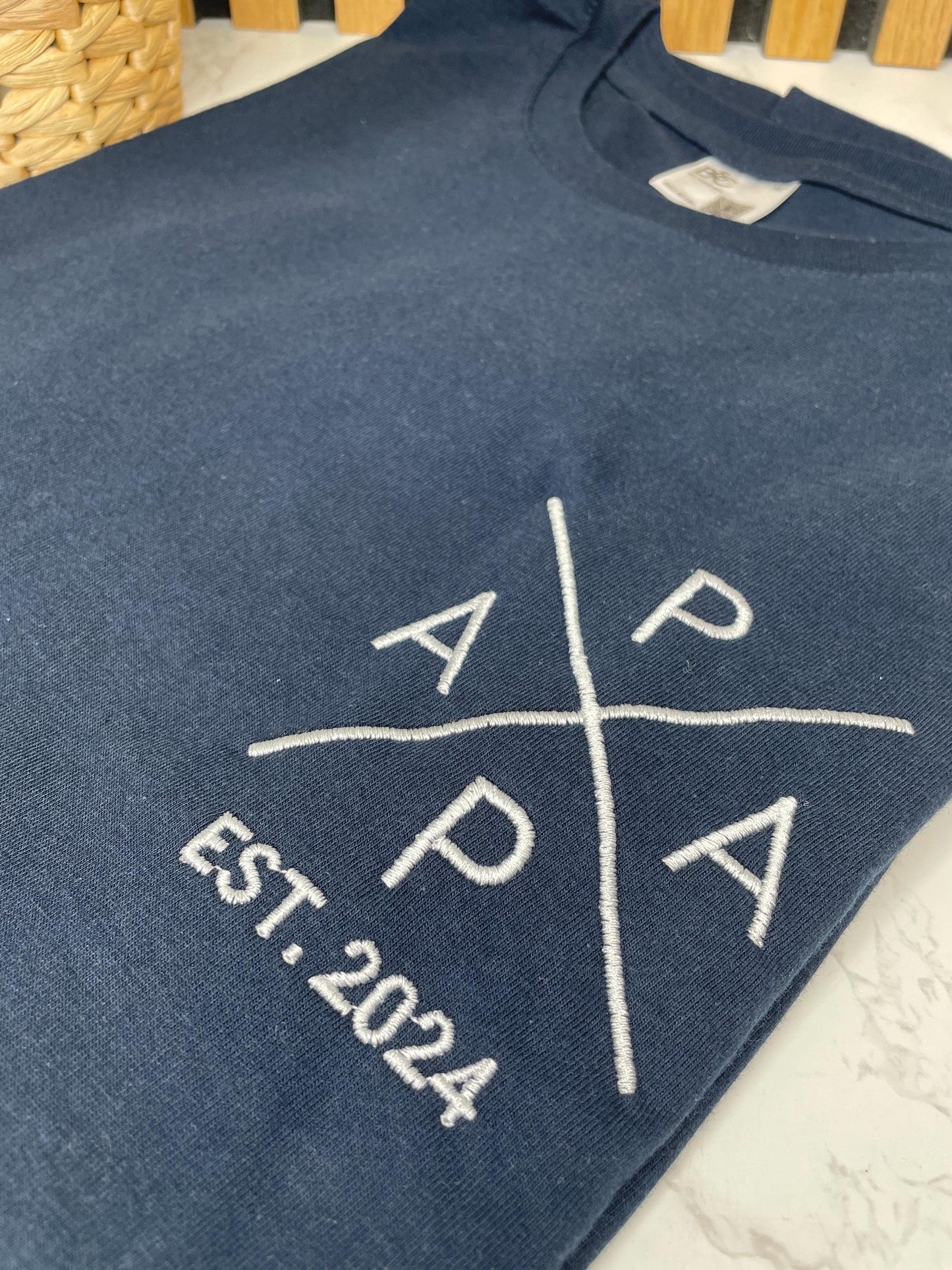 Besticktes Papa T-Shirt – personalisiert mit Kindernamen | Geschenk zum Vatertag, Geburtstag & Weihnachten