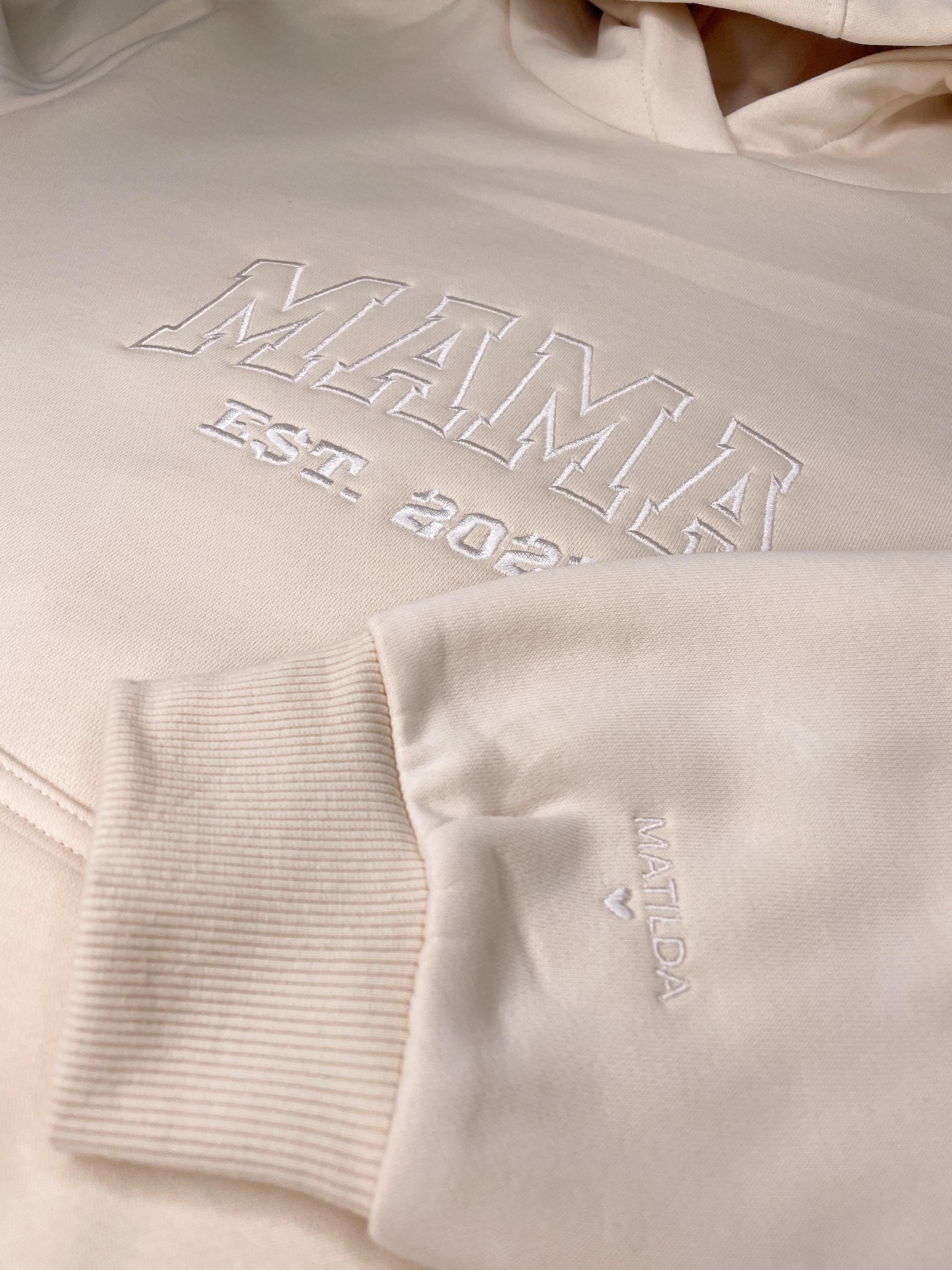 Personalisierter MAMA Hoodie – bestickt mit Kindernamen & Geburtsjahr | Kuscheliger Hoodie