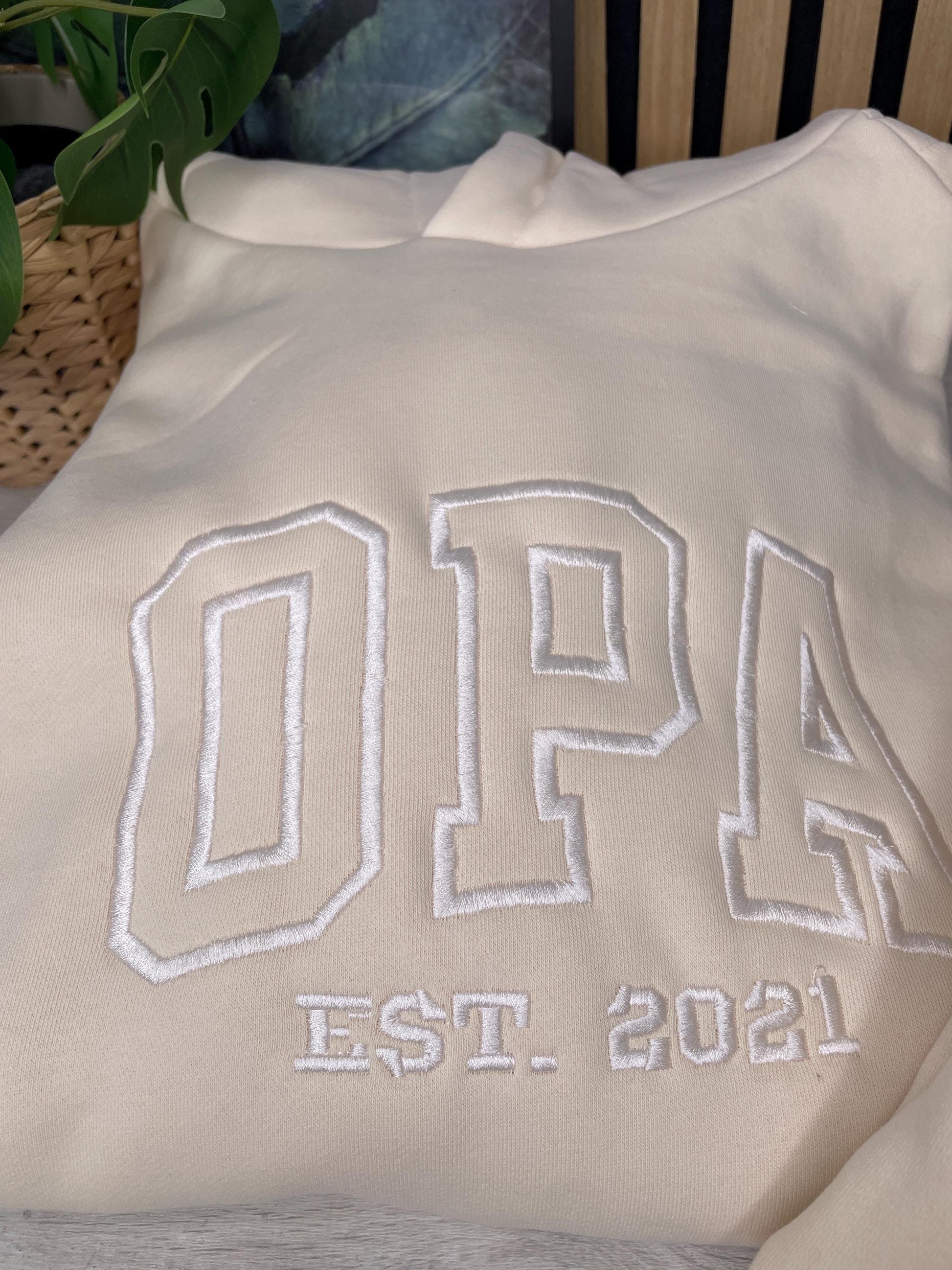 Personalisierter OMA oder OPA Hoodie – bestickt mit Enkelnamen & Geburtsjahr | Kuscheliger Familienhoodie