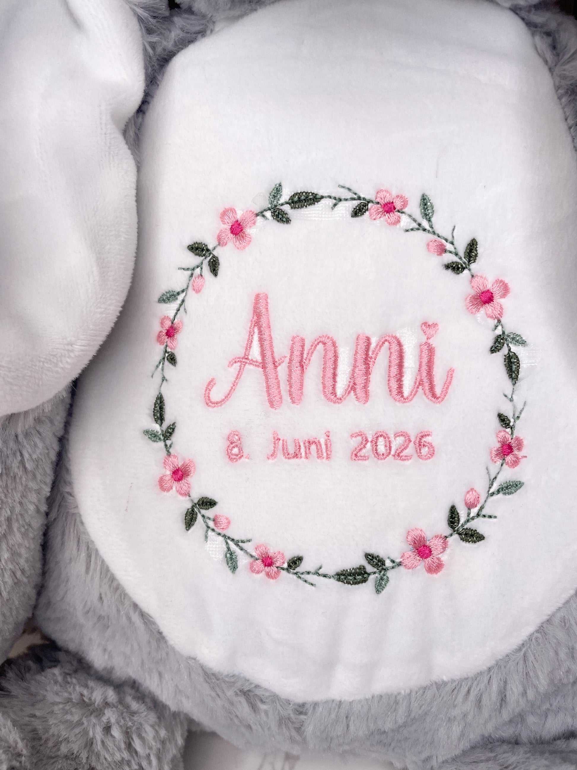 Personalisierter Kuschelhase mit Namen – Das perfekte Geburts- oder Taufgeschenk
