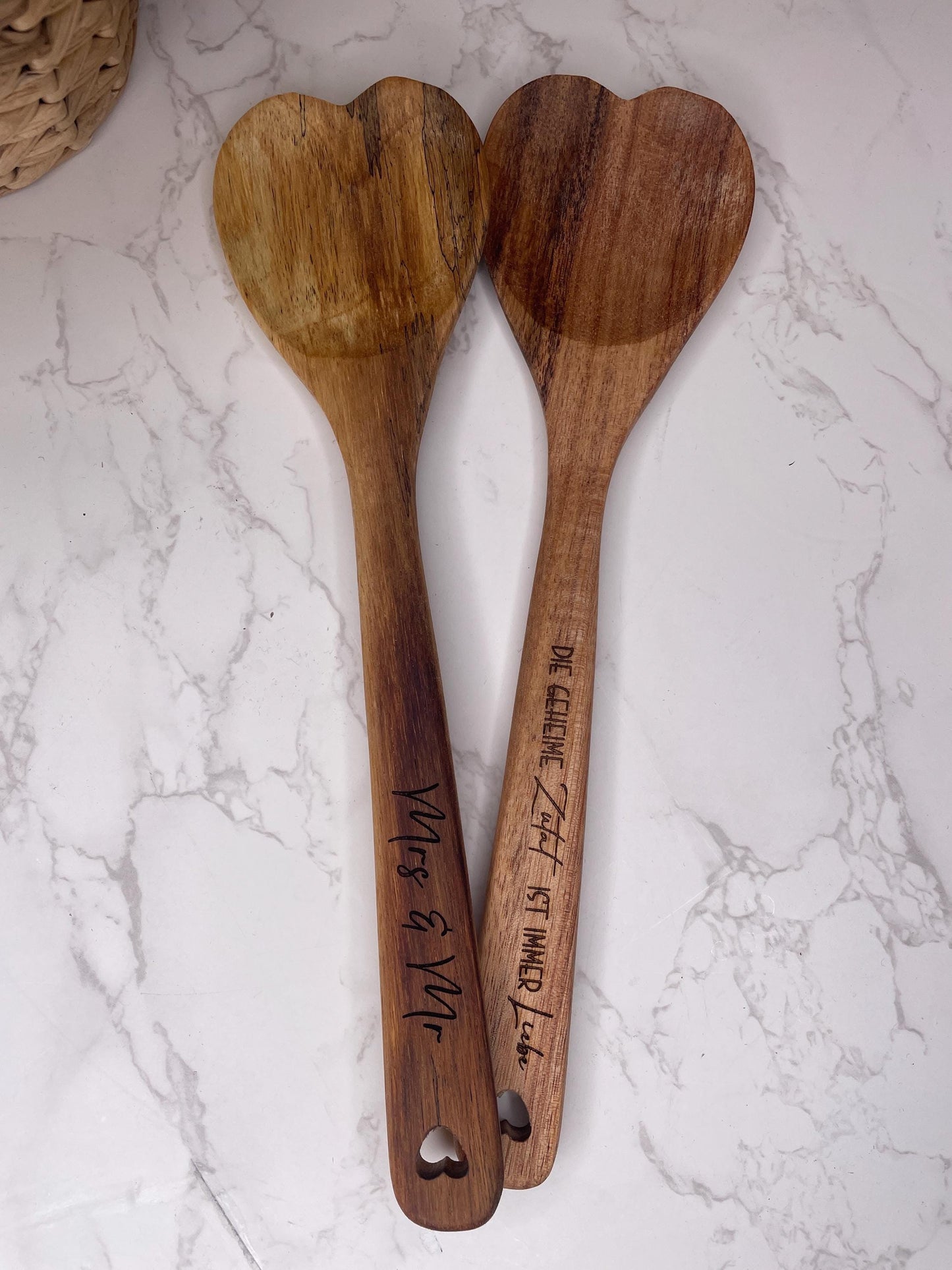 Personalisiertes Salatbesteck aus Akazienholz als Hochzeitsgeschenk Mrs & Mr