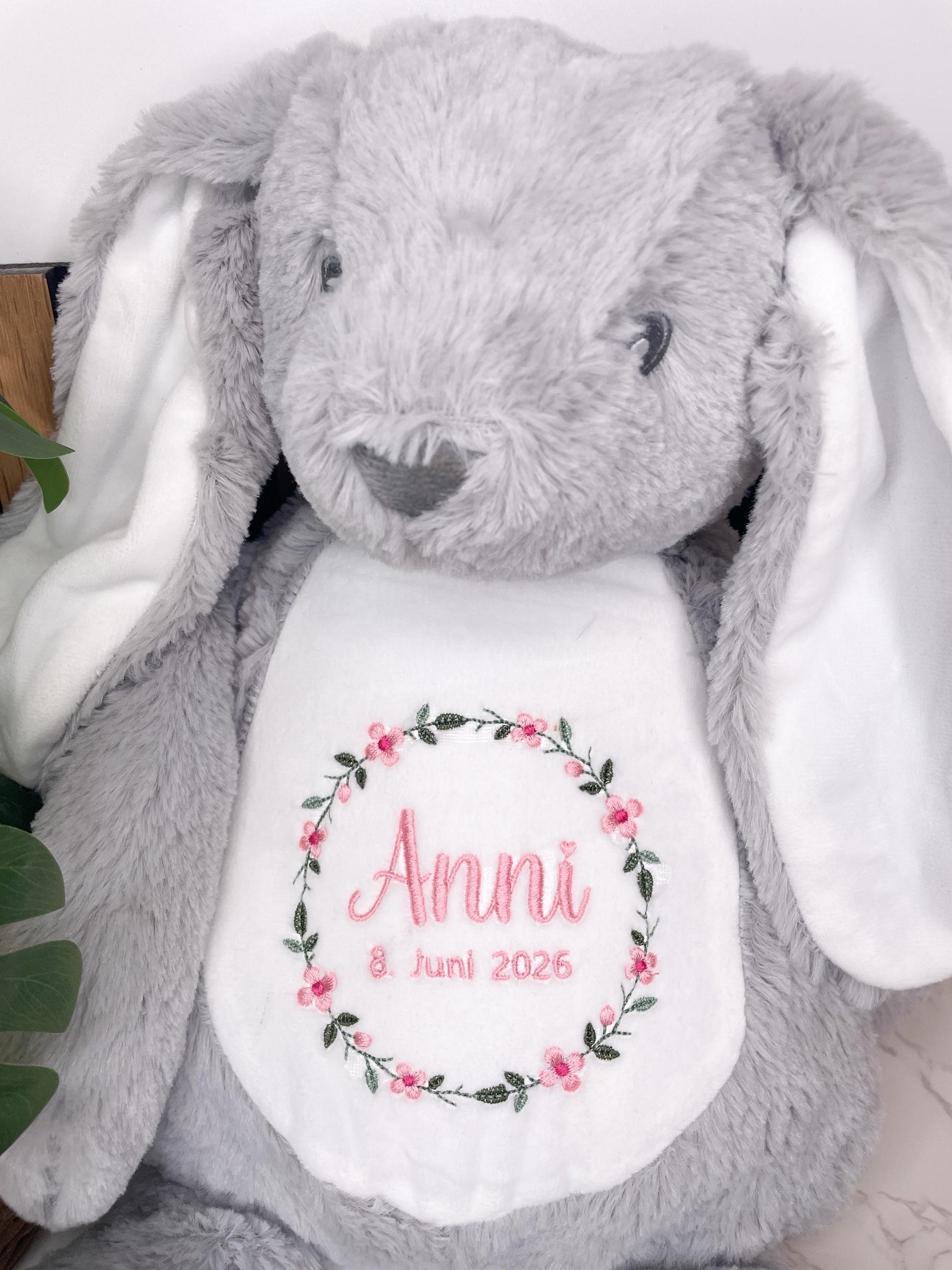Personalisierter Kuschelhase mit Namen – Das perfekte Geburts- oder Taufgeschenk
