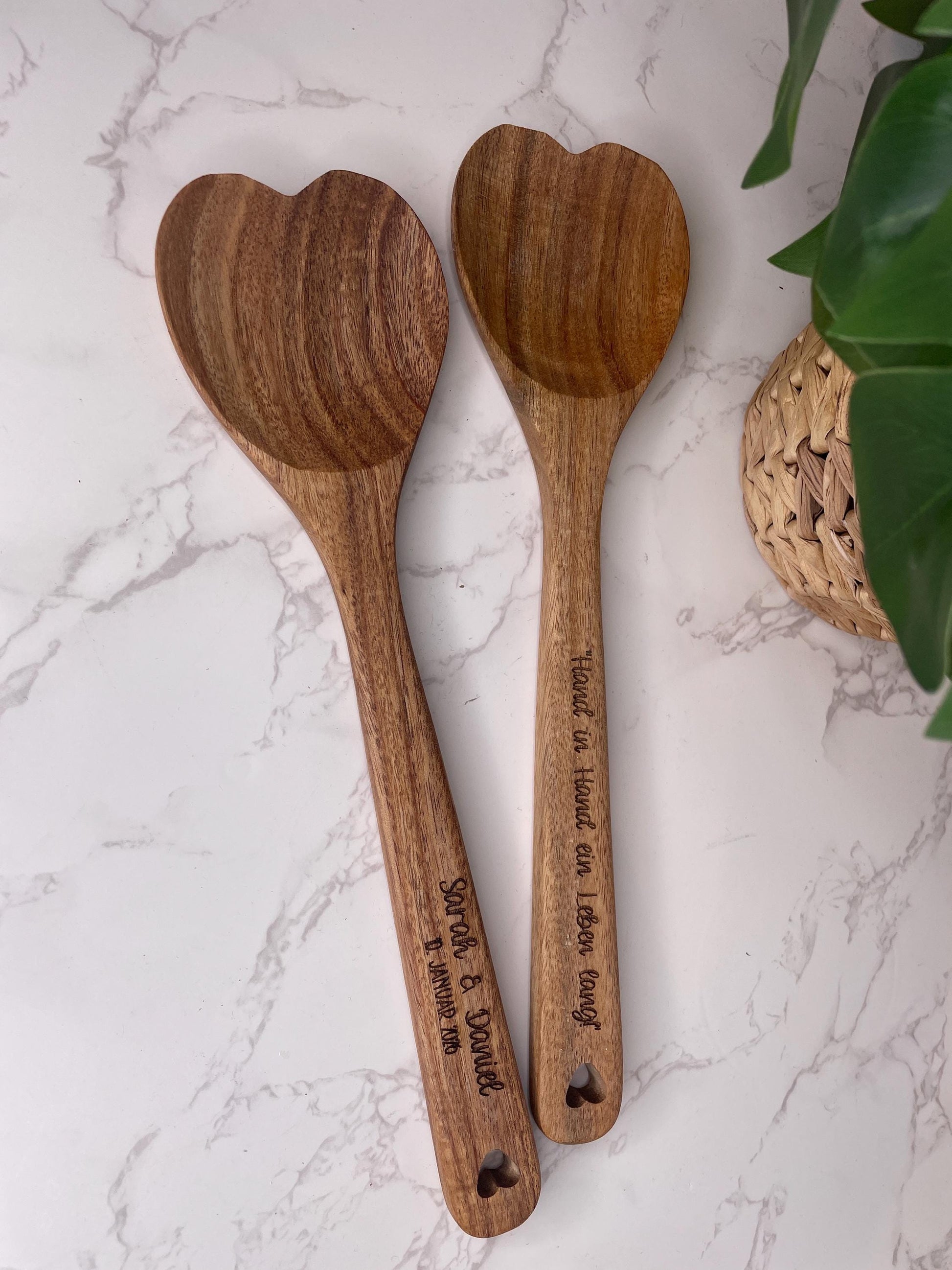 Personalisiertes Salatbesteck aus Akazienholz als Hochzeitsgeschenk Mrs & Mr