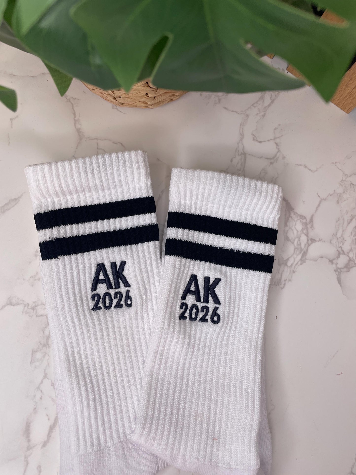Abitur Socken 2026 – Cooles Geschenk zum bestandenen Abitur | Tennissocken mit schwarzen Streifen | Abi Geschenk | Abschlussgeschenk
