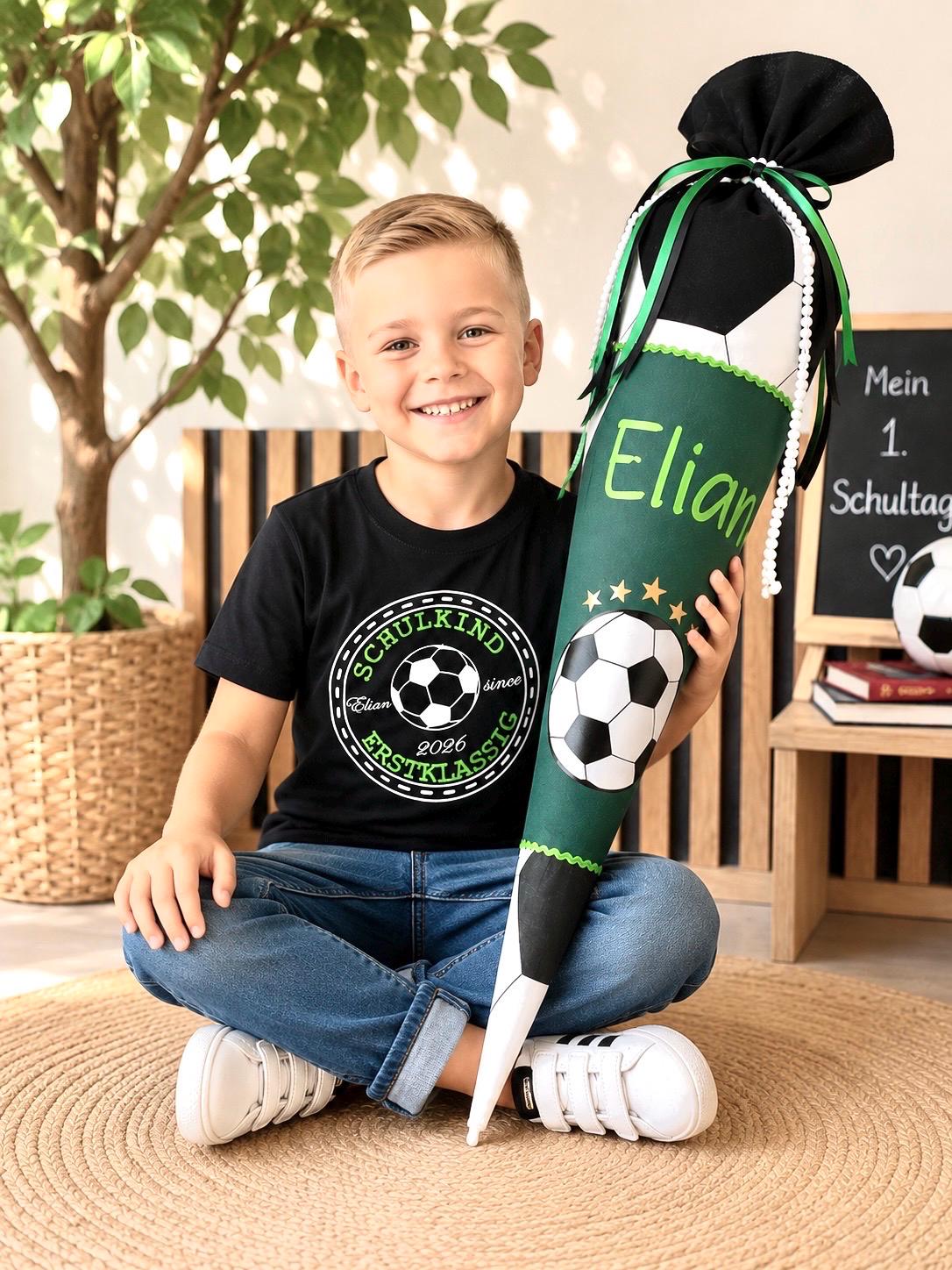 Schultüte und Schulkind T-Shirt Fußball / zuckertüte zur Einschulung für Fußballfans in grün