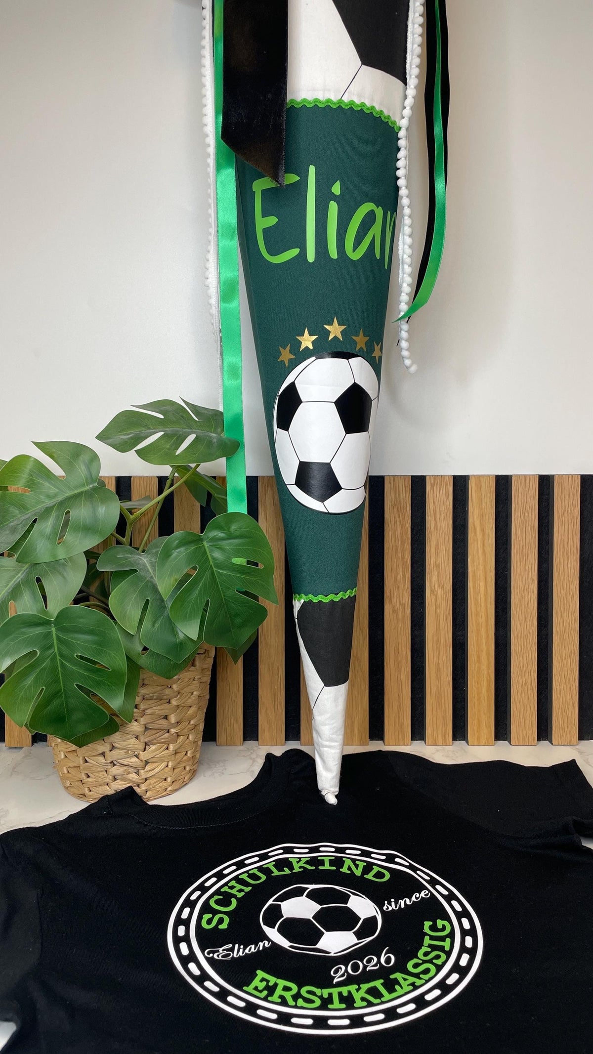 Schultüte und Schulkind T-Shirt Fußball / zuckertüte zur Einschulung für Fußballfans in grün