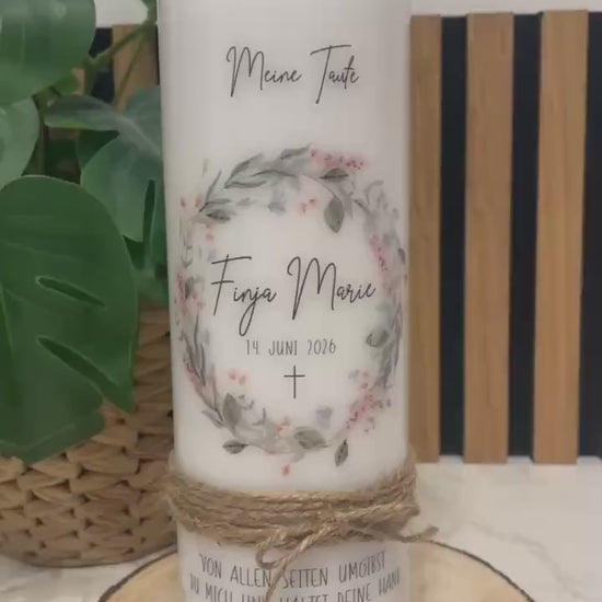 Personalisierte Taufkerze mit Blumenkranz & Bibelvers – Ein besonderes Geschenk zur Taufe