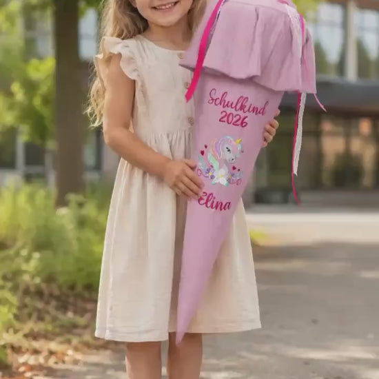 Personalisierte Schultüte aus Musselin mit Volants und Einhorn Stickerei – Schulkind
