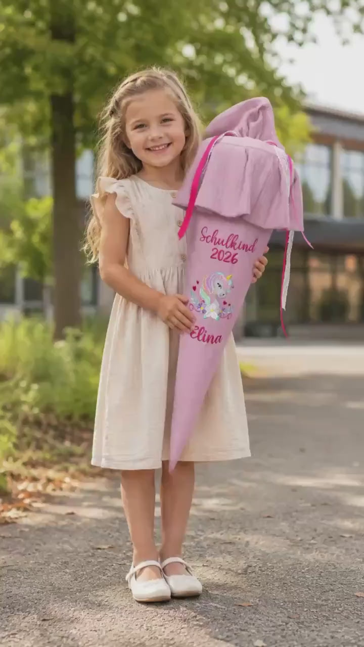 Personalisierte Schultüte aus Musselin mit Volants und Einhorn Stickerei – Schulkind