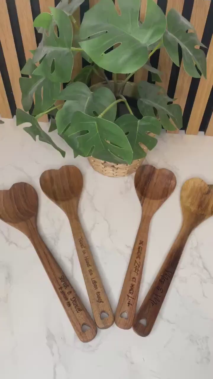 Personalisiertes Salatbesteck aus Akazienholz als Hochzeitsgeschenk Mrs & Mr
