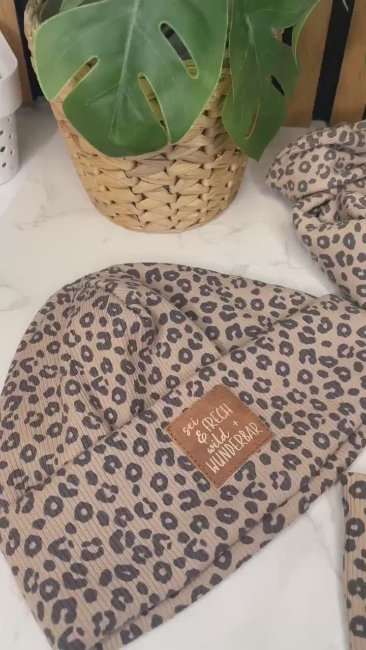 Leo-Set aus Mütze, Stirnband & Tuch – handgemachtes Lieblingsset im Animal Print