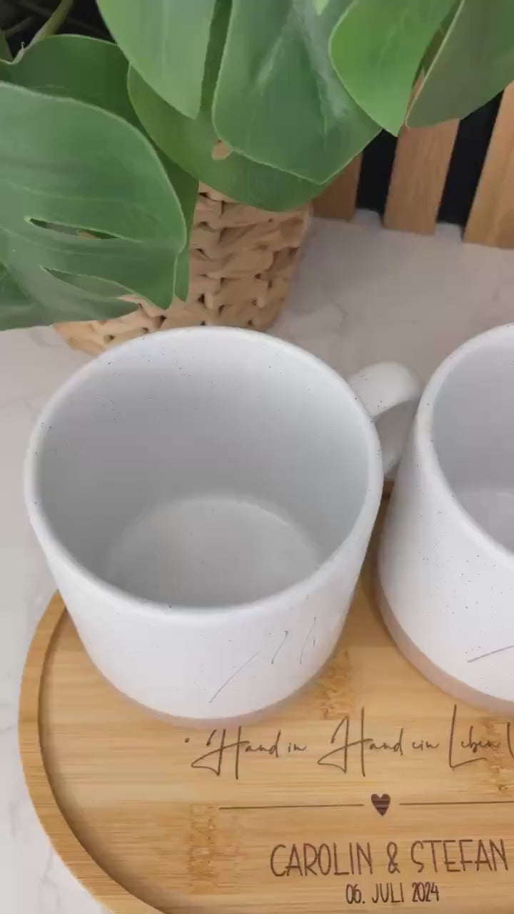 Hochzeitsset „Mr und Mrs“ – Personalisierte Tassen & graviertes Tablett | Geschenk zur Hochzeit