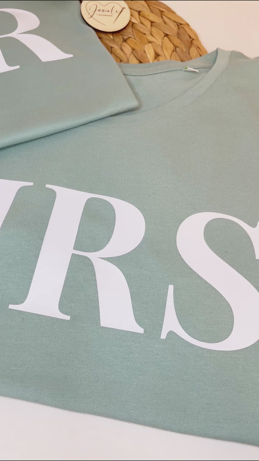 MRS &amp; MR T-shirt gift for an engagement or wedding, personalized with the last name