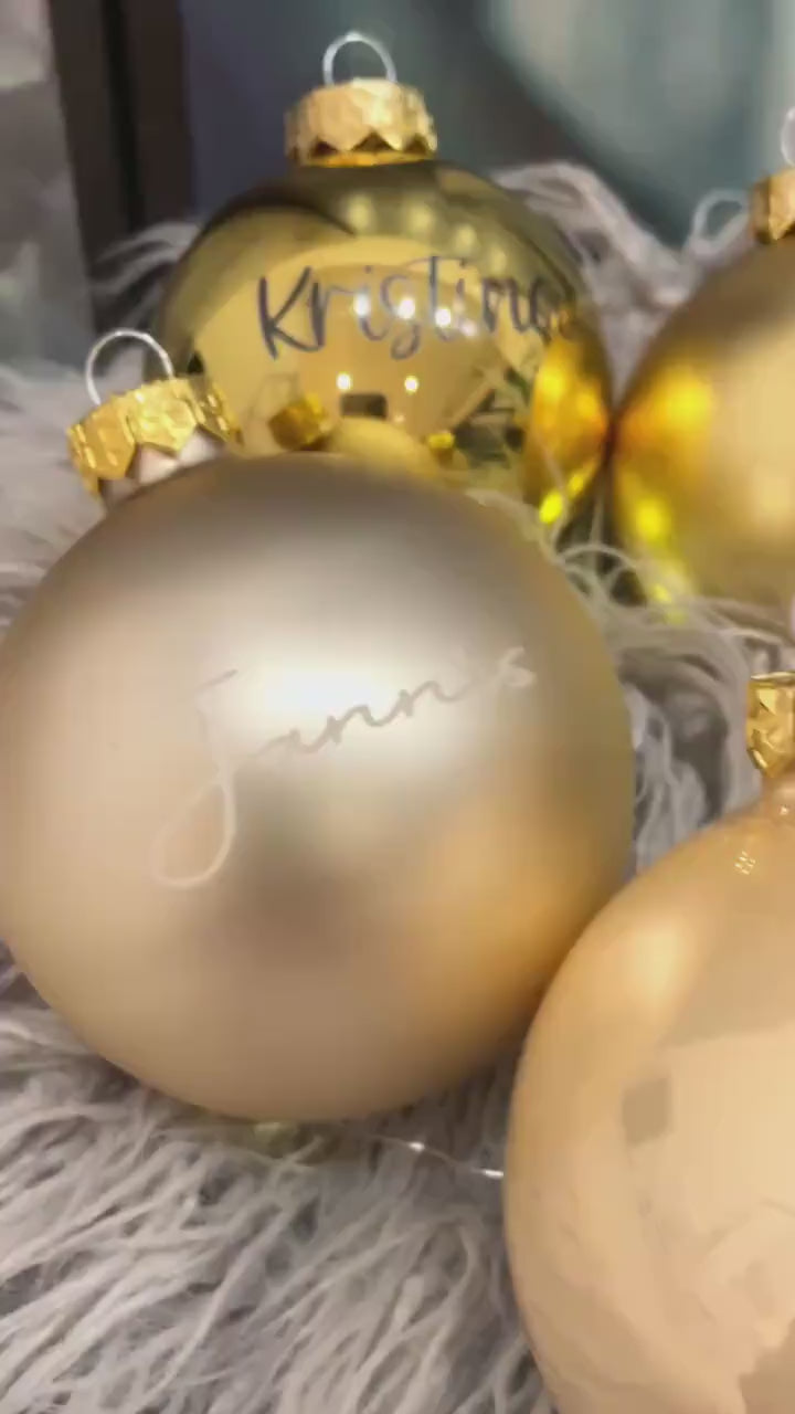 Personalisierte Christbaumkugeln, Weihnachtsgeschenk mit Name in verschiedenen Farben