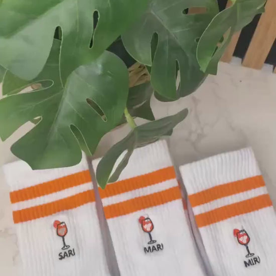 Personalisierte Aperol-Socken mit Namen – bestickt & individuell
