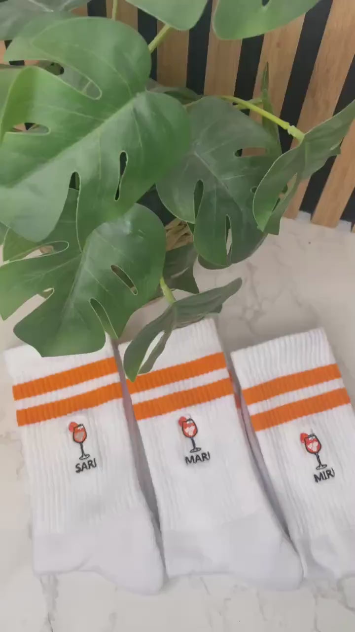 Personalisierte Aperol-Socken mit Namen – bestickt & individuell