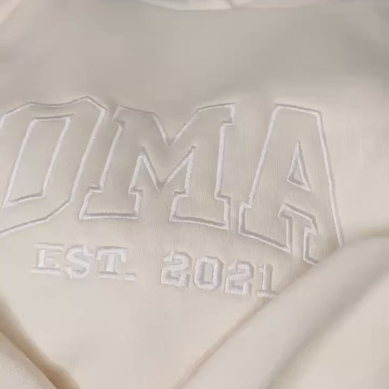Personalisierter OMA oder OPA Hoodie – bestickt mit Enkelnamen & Geburtsjahr | Kuscheliger Familienhoodie