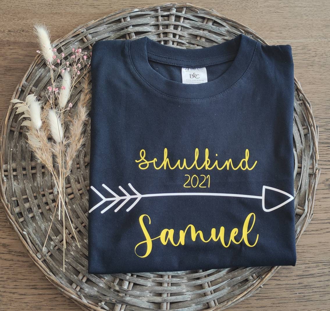 SCHULKIND T-Shirt für Schulanfänger personalisiert mit Namen