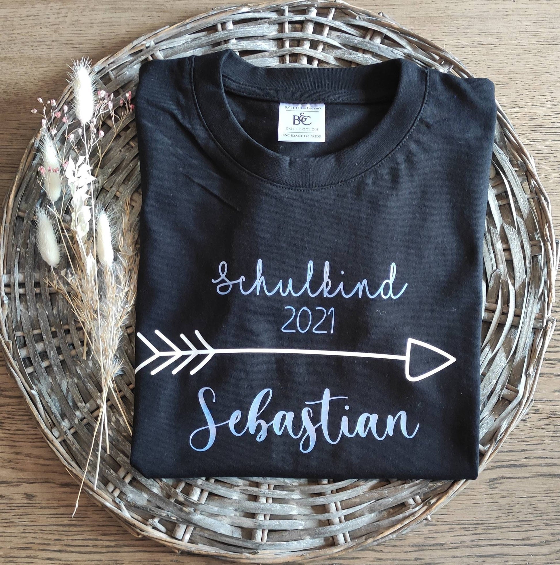 SCHULKIND T-Shirt für Schulanfänger personalisiert mit Namen